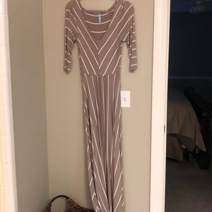 Loila 3/4 sleeve Maxi Dress